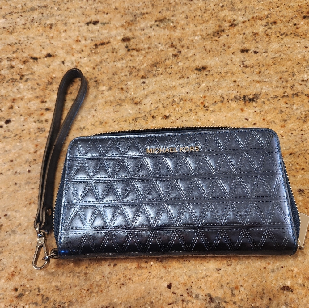 Michael Kors Jet Set Travel Large Phone Case Blue Quilted Leather Wristlet